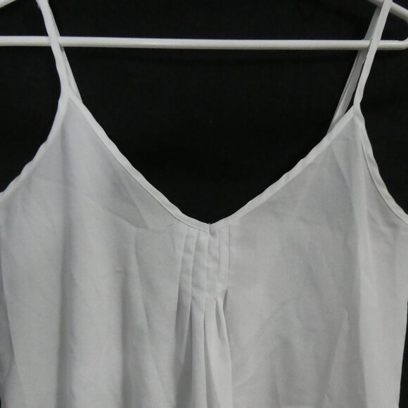 SEDUCTIONS | medium | Elegant White V-Neck Strappy Top - Picture 4 of 15